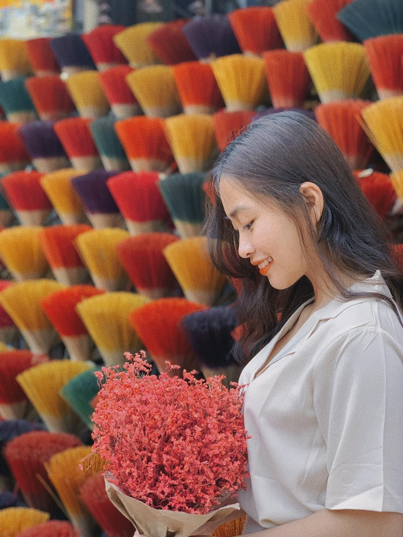 Hồ Thị Tiểu My sinh viên chuyên ngành Sư phạm Ngữ văn, Đại học Sư phạm - Đại học Huế. Hồ Thị Tiểu My sinh viên chuyên ngành Sư phạm Ngữ văn, Đại học Sư phạm - Đại học Huế.