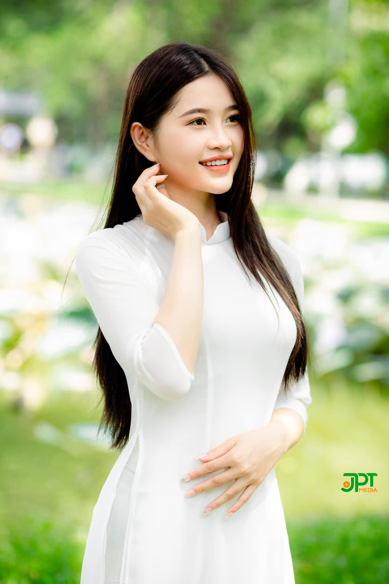 Thu Hiền chia sẻ: "Vì chưa phải là một người chuyên trong nghề, mọi kỹ năng cần có để tham gia cuộc thi mình đều cần học hỏi và rèn luyện từng ngày." Thu Hiền chia sẻ: "Vì chưa phải là một người chuyên trong nghề, mọi kỹ năng cần có để tham gia cuộc thi mình đều cần học hỏi và rèn luyện từng ngày."