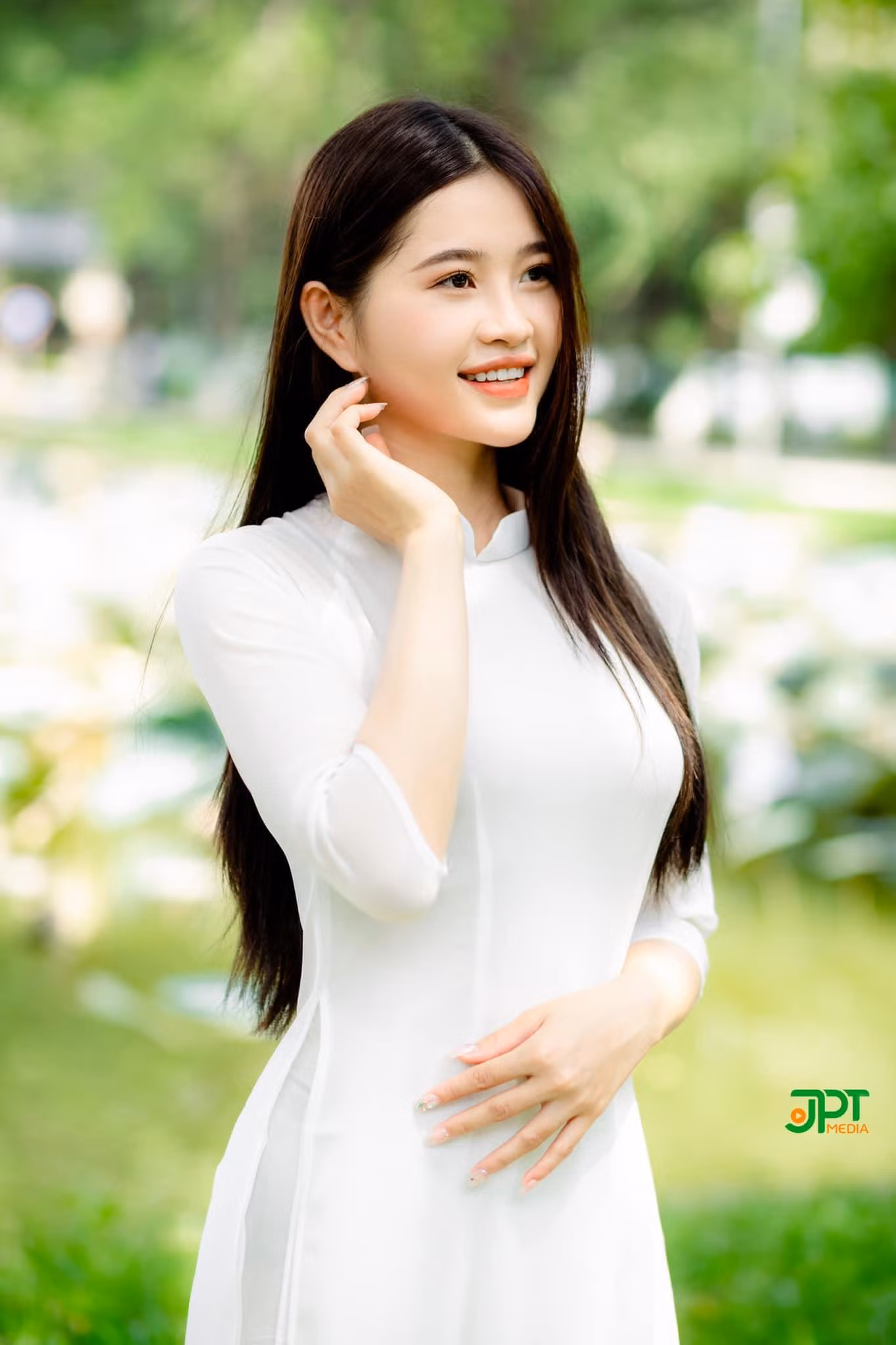 Thu Hiền chia sẻ: "Vì chưa phải là một người chuyên trong nghề, mọi kỹ năng cần có để tham gia cuộc thi mình đều cần học hỏi và rèn luyện từng ngày." Thu Hiền chia sẻ: "Vì chưa phải là một người chuyên trong nghề, mọi kỹ năng cần có để tham gia cuộc thi mình đều cần học hỏi và rèn luyện từng ngày."