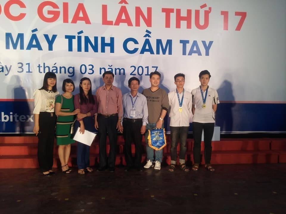 Quen được những đàn anh, đàn chị rất ưu tú trong cuộc thi Giải toán bằng máy tính cầm tay cấp quốc gia. Quen được những đàn anh, đàn chị rất ưu tú trong cuộc thi Giải toán bằng máy tính cầm tay cấp quốc gia.