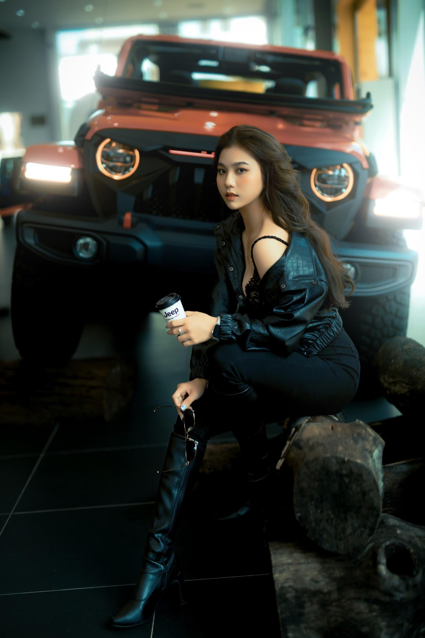 Phương Thảo chuyển từ một cô nàng mang phong cách “con nhà người ta” sang phong cách “cô nàng cá tính”.