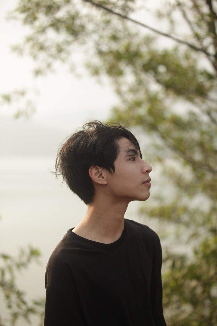 Vốn là một người trẻ sống thực tế, mình tự xác định rằng khó khăn đó chỉ là chướng ngại đầu tiên trên con đường phát triển của bản thân. Vốn là một người trẻ sống thực tế, mình tự xác định rằng khó khăn đó chỉ là chướng ngại đầu tiên trên con đường phát triển của bản thân.