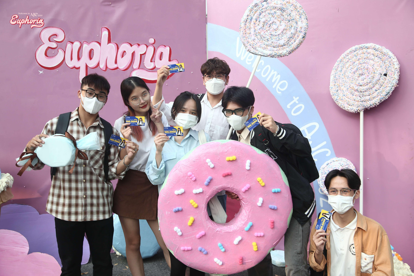 Ngay khi hoạt động diễn ra, đông đảo các bạn tân sinh viên đã đến check-in tại Photobooth.