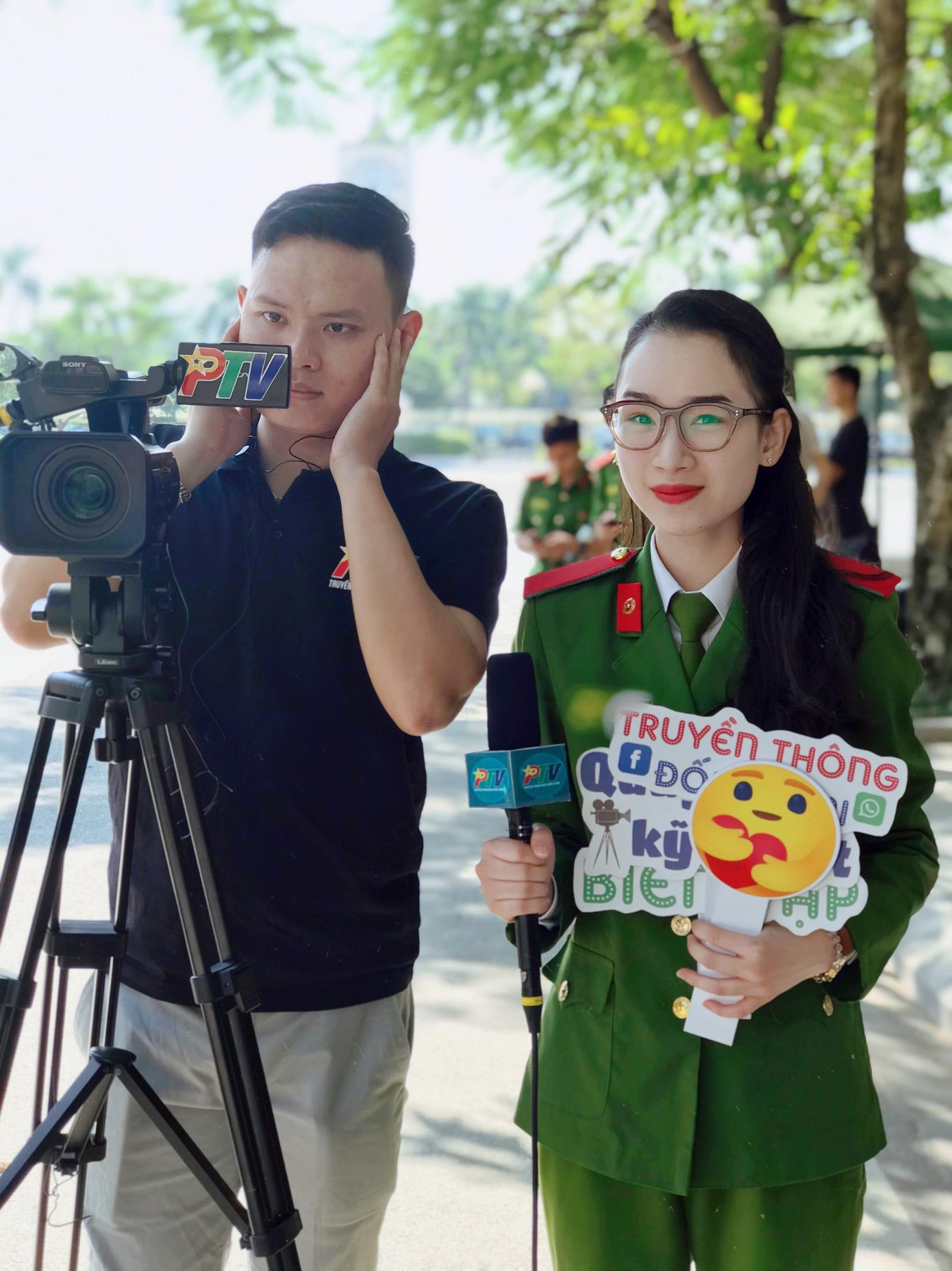 Không chỉ có thành tích xuất sắc trong học tập, Linh Chi còn sở hữu gương mặt khả ái.