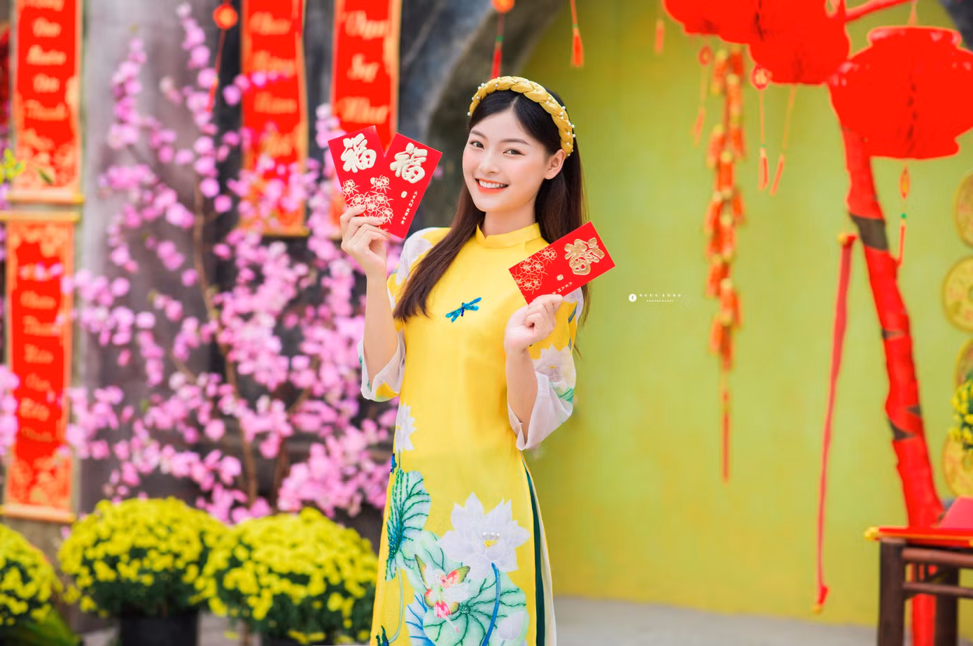Nét đẹp của Á khôi Thu Huyền mang đậm chất Á Đông.