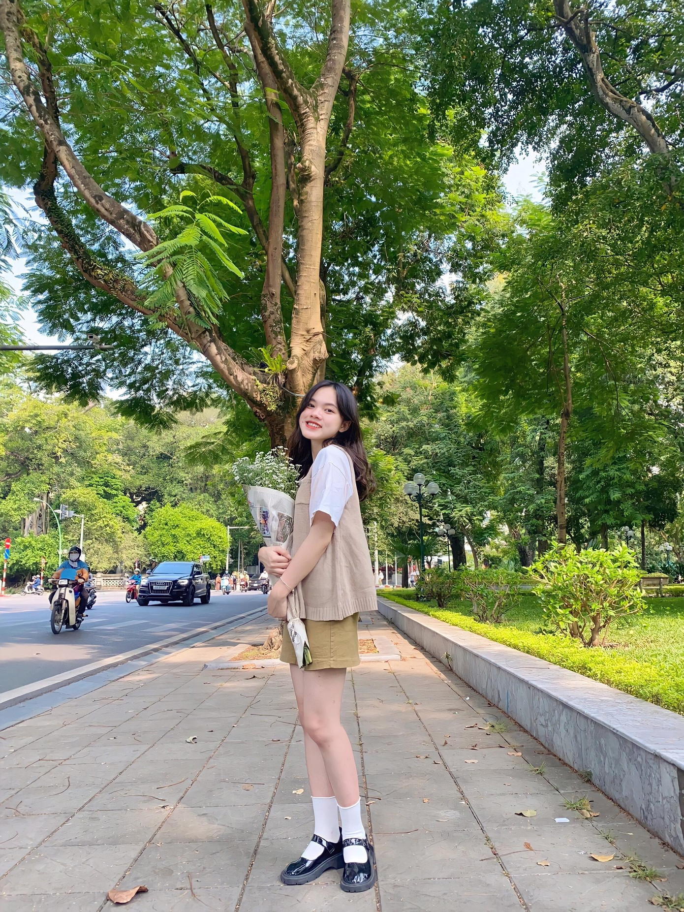 Nguyễn Thị Mai Hiền (sinh năm 2004), cựu học sinh Trường THPT Chuyên Phan Bội Châu, đang là sinh viên năm nhất Khoa Ngữ Văn, Trường Đại học Sư phạm Hà Nội.