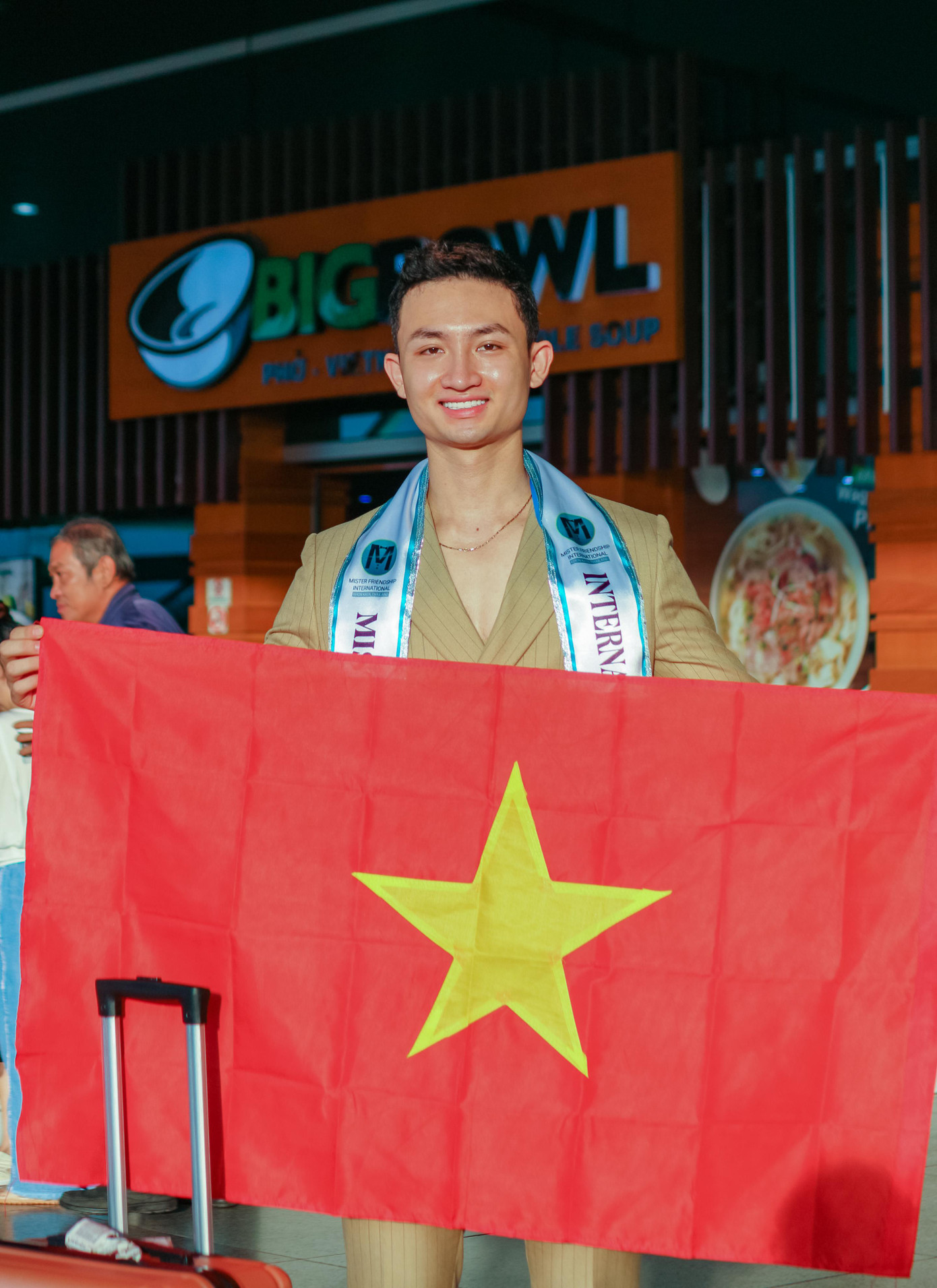 Á quân Fitness Model World Vietnam 2022 Hoàng Việt An đại diện Việt Nam tham dự cuộc thi Nam vương Hữu Nghị Mister Friendship 2022 tại Thái Lan.