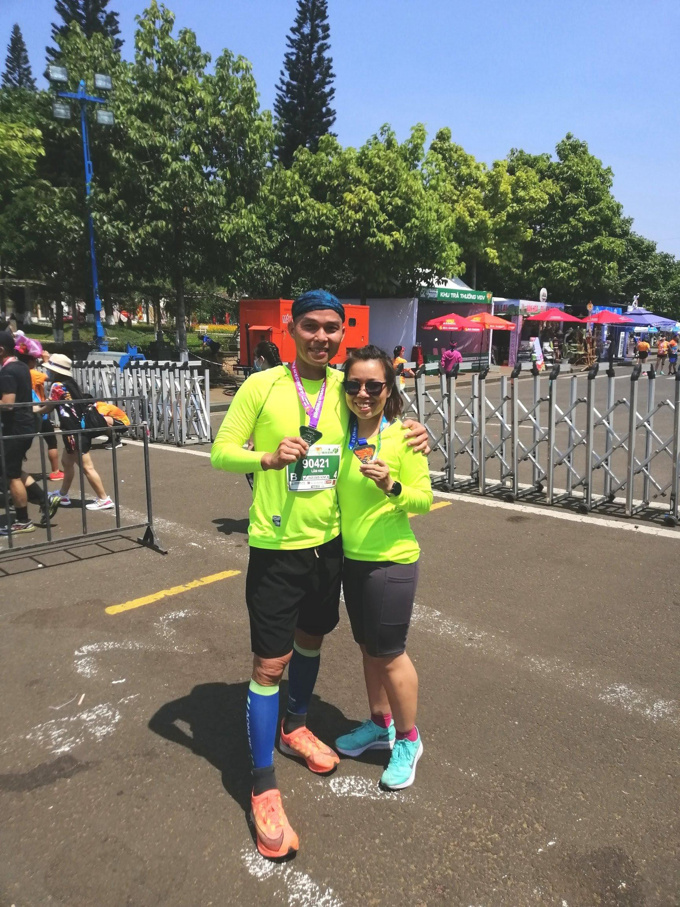 Anh Ngô Lâm và vợ tại Tiền Phong Marathon 2021.