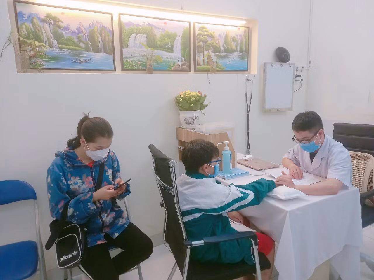 Bác sĩ Duy với phương châm chữa bệnh, cứu người là làm điều tốt, giúp ích cho người, cho đời.