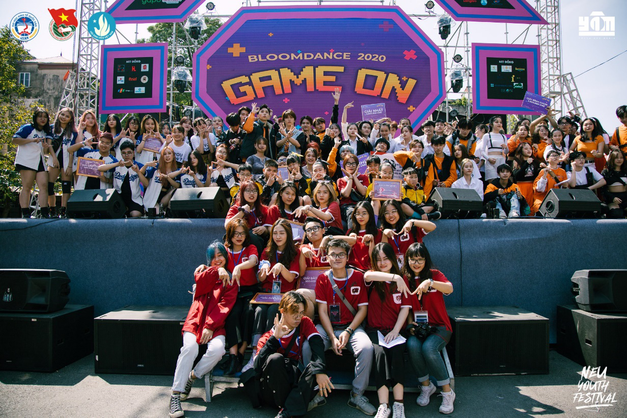 Các nhóm nhảy cháy hết mình với cuộc thi Bloom Dance 2020. Các nhóm nhảy cháy hết mình với cuộc thi Bloom Dance 2020.