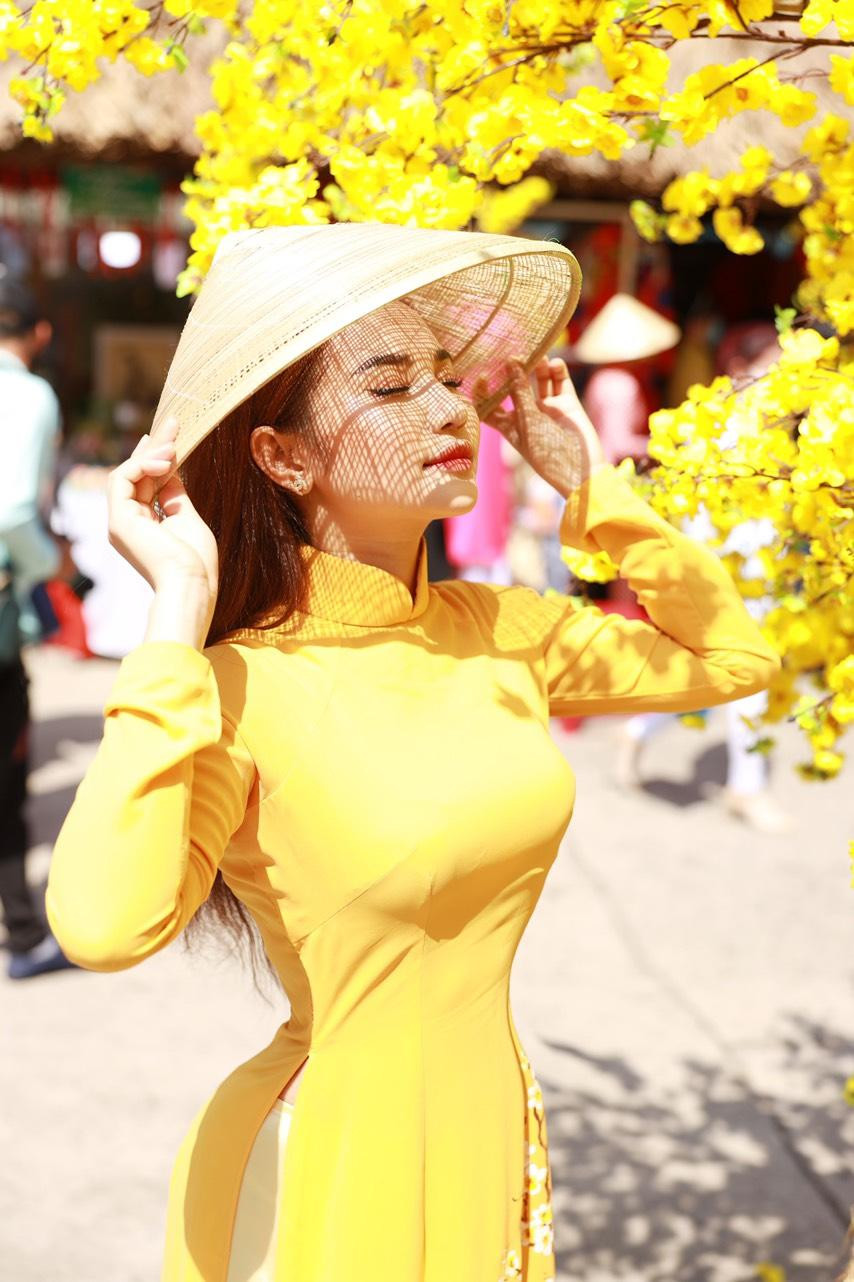 Huỳnh Như đã làm mẫu ảnh được hơn một năm.