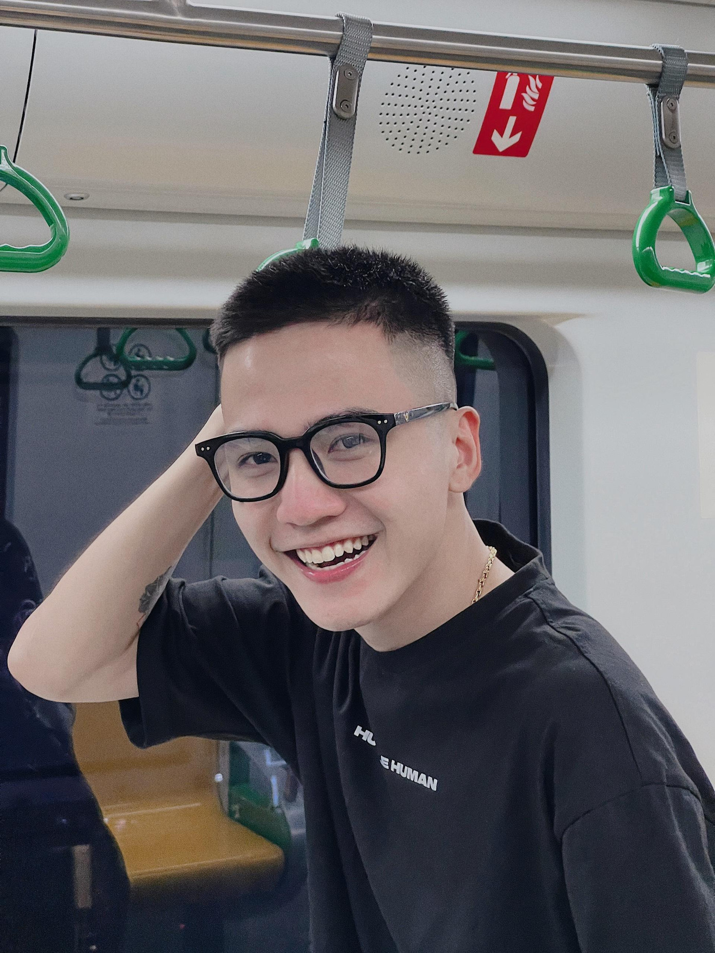 " Cả triệu lượt xem, mình cũng không nghĩ là nó nhanh đến vậy". " Cả triệu lượt xem, mình cũng không nghĩ là nó nhanh đến vậy".