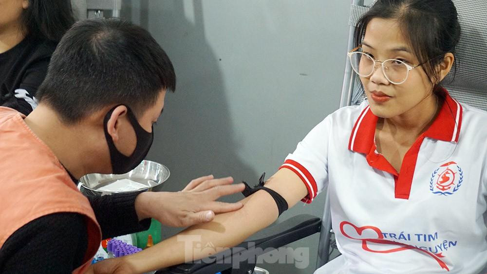 Trong 2 năm học, Trần Hương tham gia hiến máu nhân đạo 7 lần tại các điểm và trường Đại học Hàng hải Việt Nam. Trong 2 năm học, Trần Hương tham gia hiến máu nhân đạo 7 lần tại các điểm và trường Đại học Hàng hải Việt Nam.