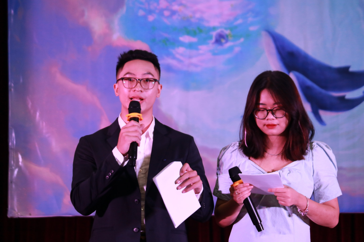 Tuấn Anh trong vai trò là một MC tại sự kiện chào tân sinh viên khoa Quốc tế học. Tuấn Anh trong vai trò là một MC tại sự kiện chào tân sinh viên khoa Quốc tế học.