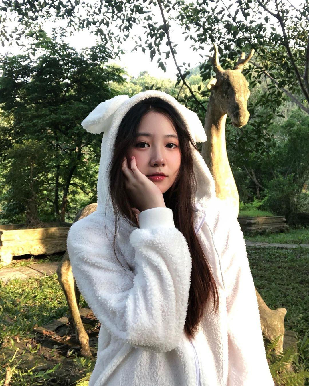 Cô nàng từng mơ ước trở thành một đạo diễn hình ảnh. Cô nàng từng mơ ước trở thành một đạo diễn hình ảnh.