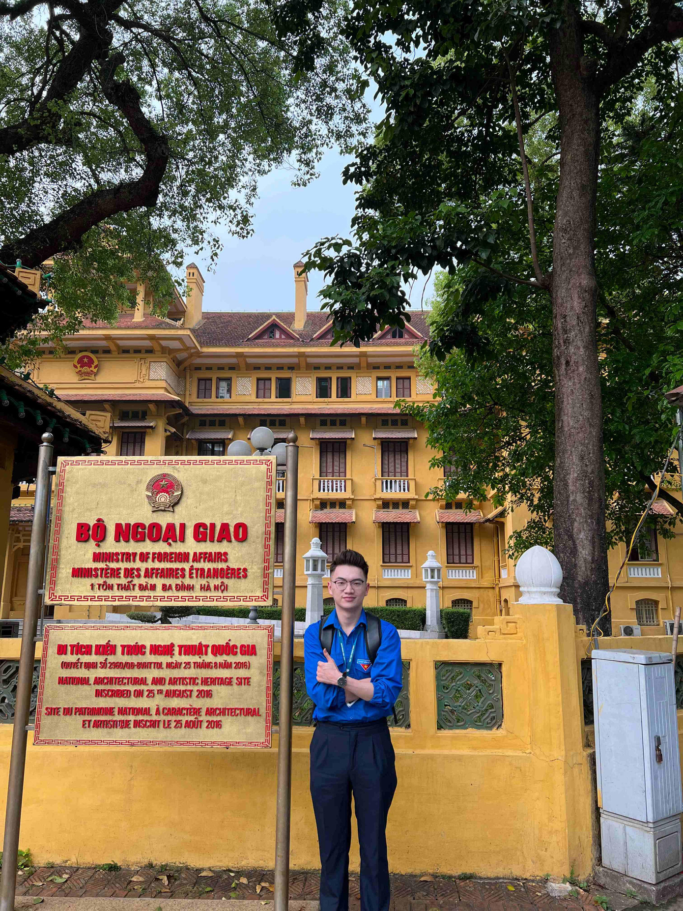 Anh hiện đang là sinh viên năm hai Học viện Ngoại giao. Anh hiện đang là sinh viên năm hai Học viện Ngoại giao.