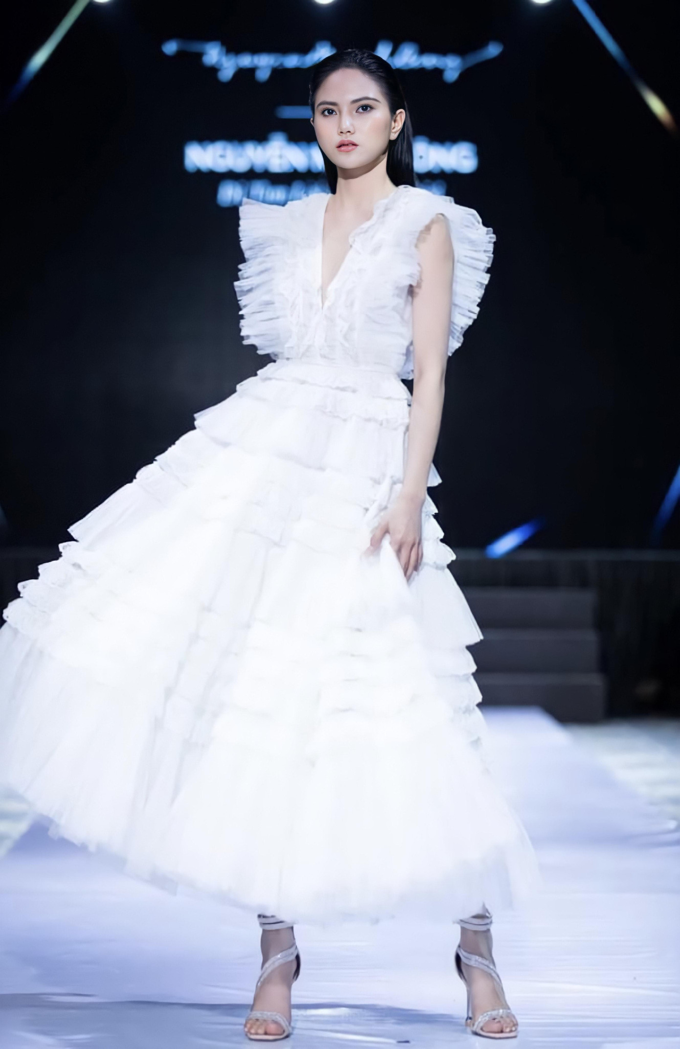 Bên cạnh công việc học, Thanh Thanh còn là người mẫu tự do, một gương mặt được nhiều Nhà thiết kế gửi gắm trình diễn các Bộ sưu tập và tham gia biểu diễn âm nhạc.