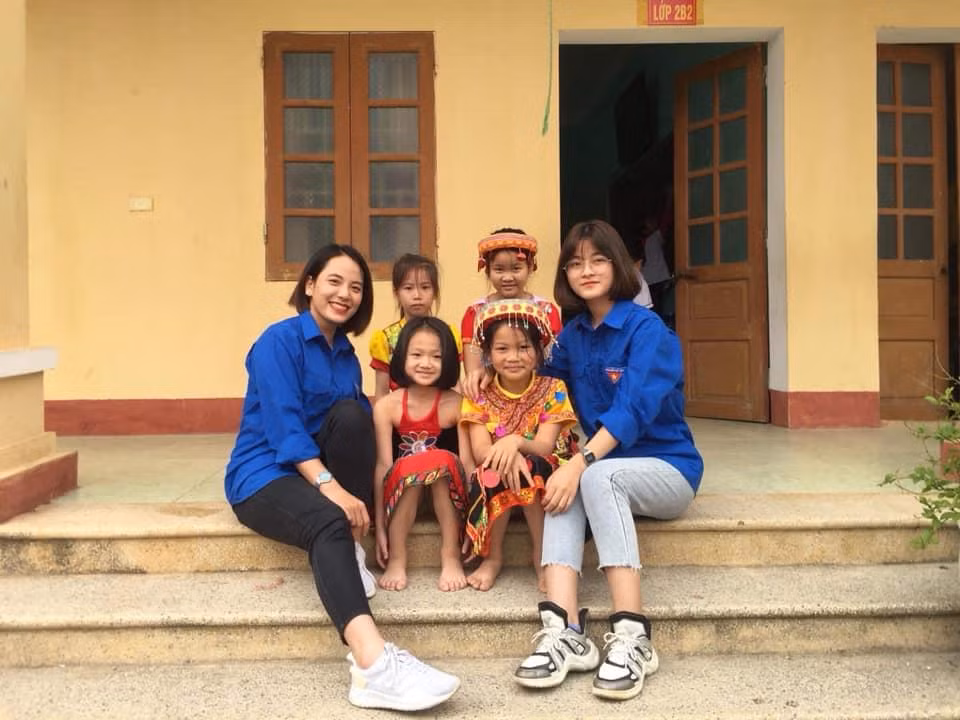 Phương Thảo hay tham gia các hoạt động của Liên chi của Đoàn trường. Phương Thảo hay tham gia các hoạt động của Liên chi của Đoàn trường.