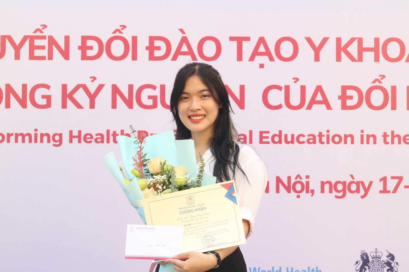 Thùy Dung nhận Giải nhì Cuộc thi Tiểu luận Sinh viên trong khuôn khổ hoạt động của Hội nghị Giáo dục Y khoa thường niên lần thứ VI. Thùy Dung nhận Giải nhì Cuộc thi Tiểu luận Sinh viên trong khuôn khổ hoạt động của Hội nghị Giáo dục Y khoa thường niên lần thứ VI.