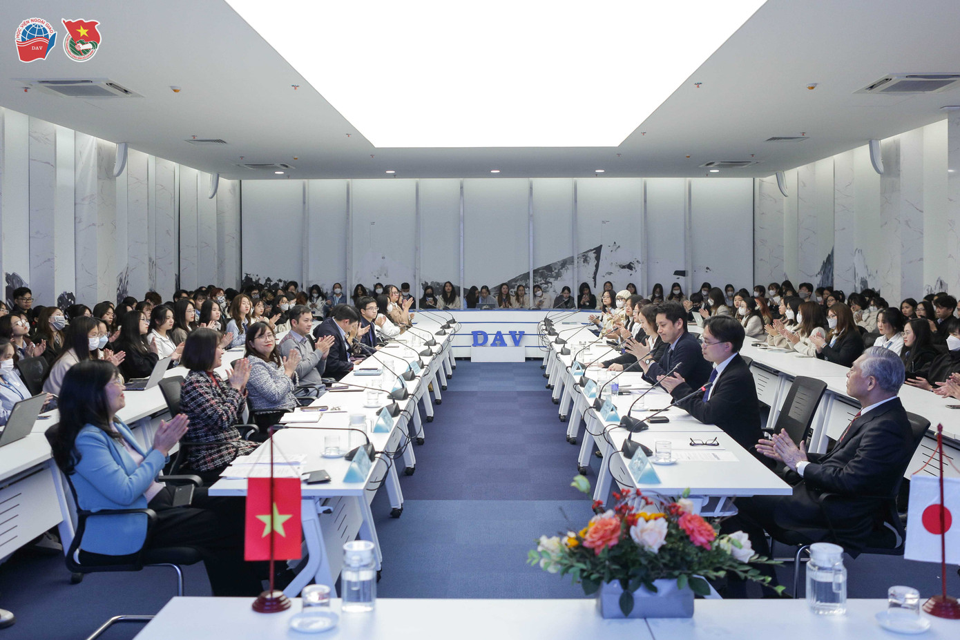 Buổi lễ diễn ra trong không khí trang trọng, trên tinh thần hợp tác phát triển với sự tham dự của đại diện hai bên.