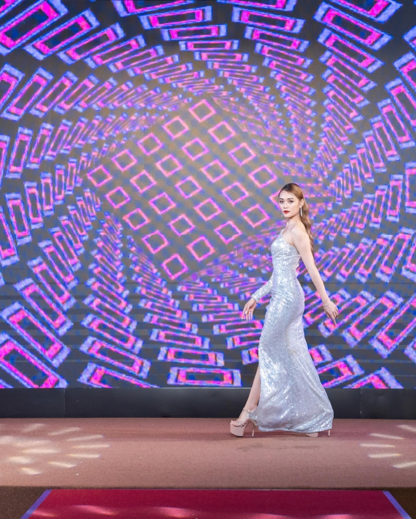 Đối với bản thân Hà Anh, đây là một cuộc thi vô cùng ý nghĩa mà từ đó cô bạn đã có rất nhiều cơ hội được rèn luyện, mở ra những kiến thức mới, hoàn thiện bản thân.