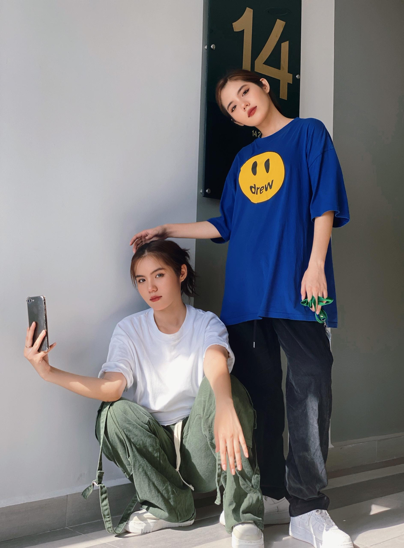 Ngoại hình giống nhau khiến cuộc sống của 2 chị em luôn diễn ra nhiều điều thú vị.