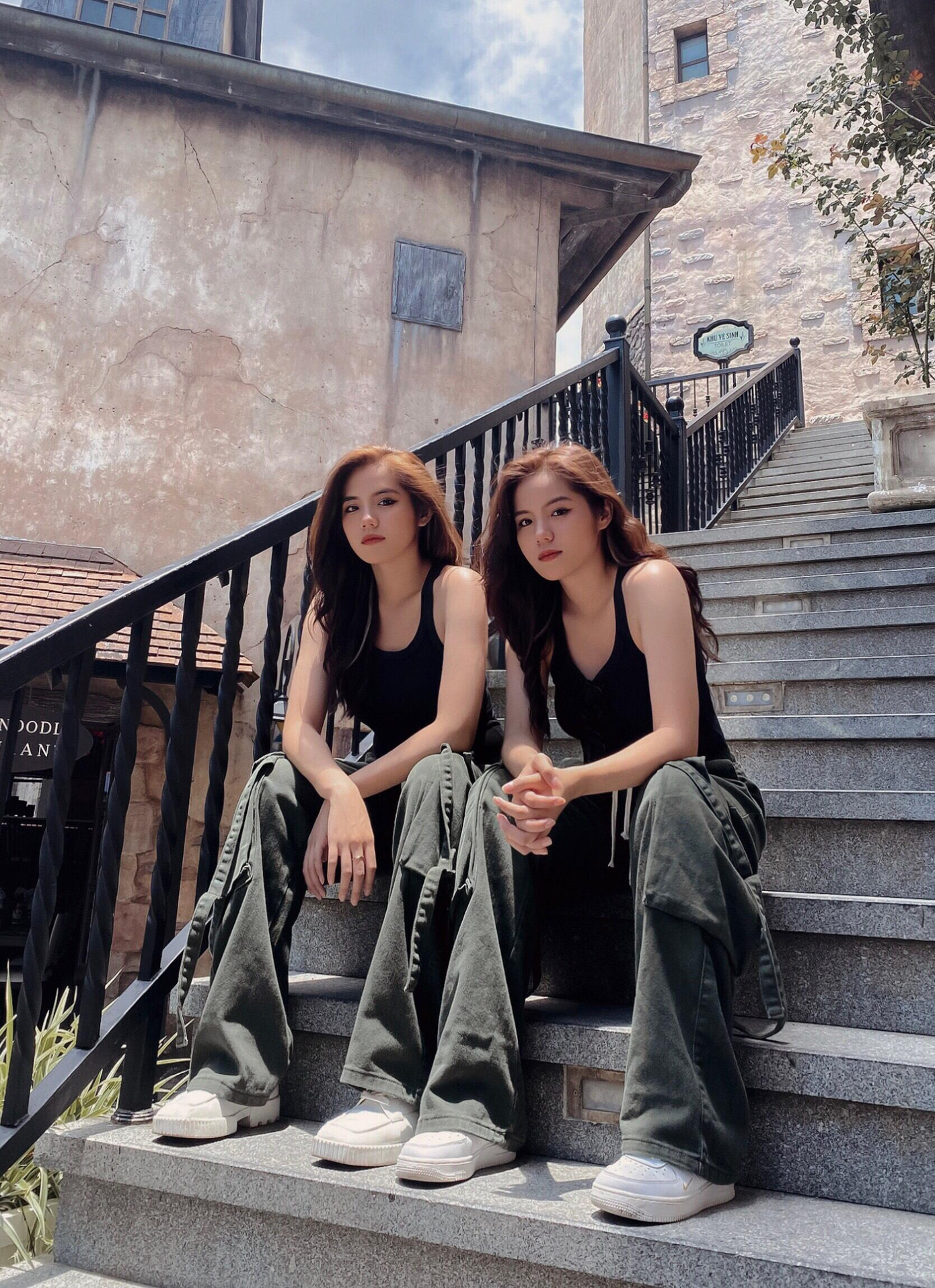 Cặp song sinh Đức Anh và Phương Anh là mẫu ảnh quen thuộc với các nhãn hàng.