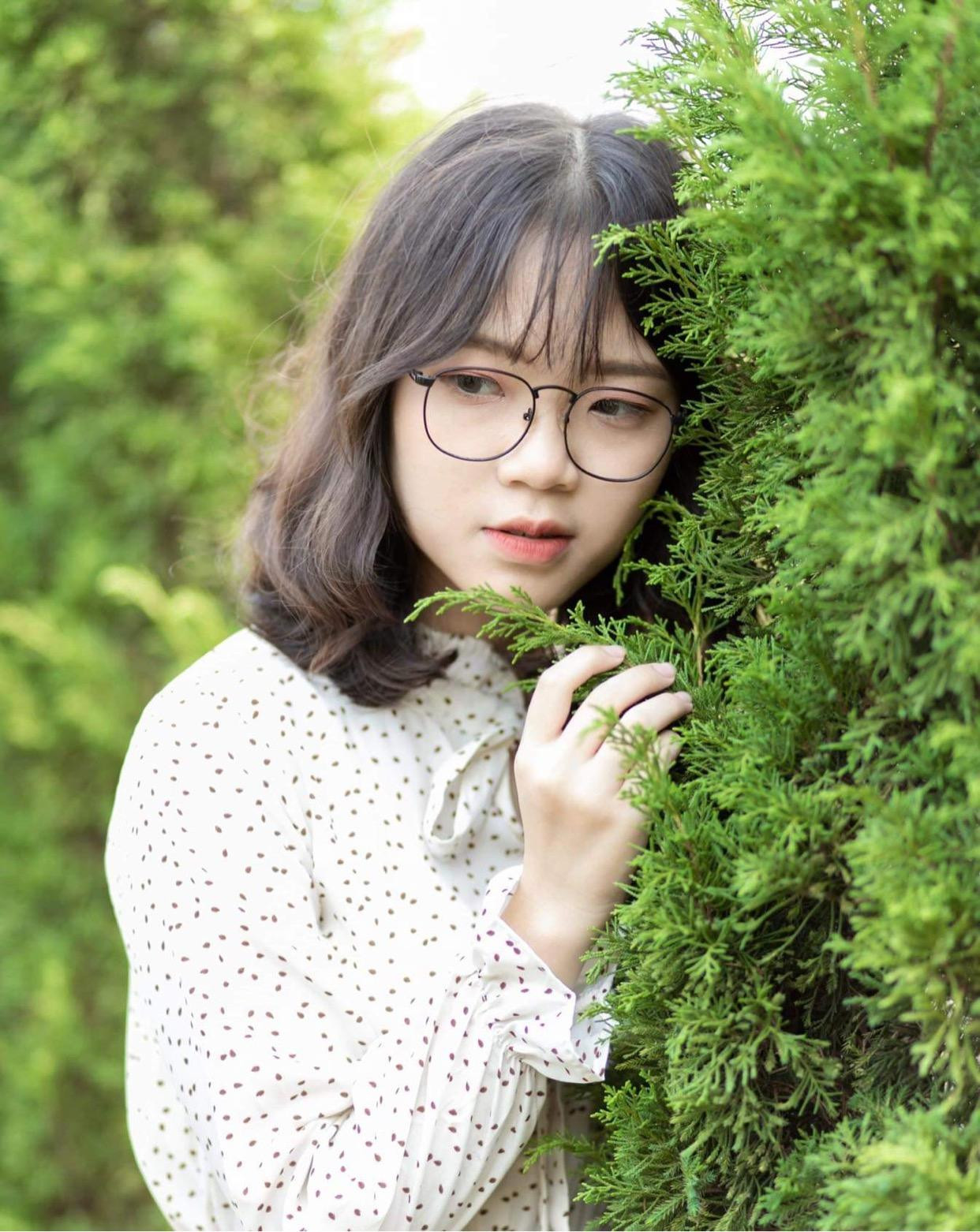 Hương Trà từng cho rằng bố mẹ luôn luôn áp đặt, không thấu hiểu. Cô bạn tự đặt mục tiêu đi du học để có thể rời xa vòng tay của bố mẹ và tự do làm những gì mình muốn.