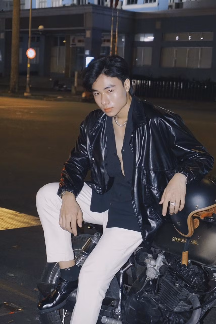 Song song với công việc học tập, Thanh Huy còn là diễn viên và người mẫu ảnh tự do.