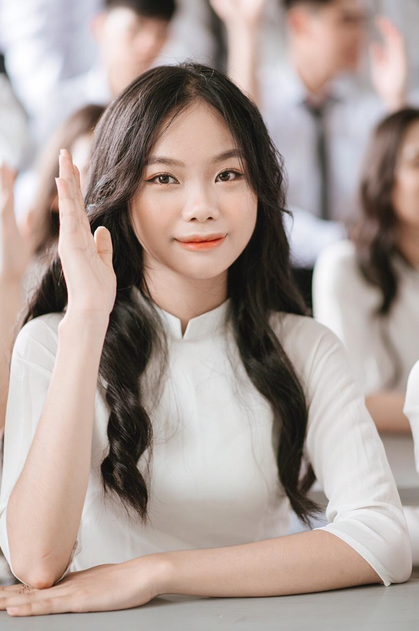 Mỹ Linh (sinh năm 2003) sinh ra và lớn lên ở vùng đất mỏ Quảng Ninh.