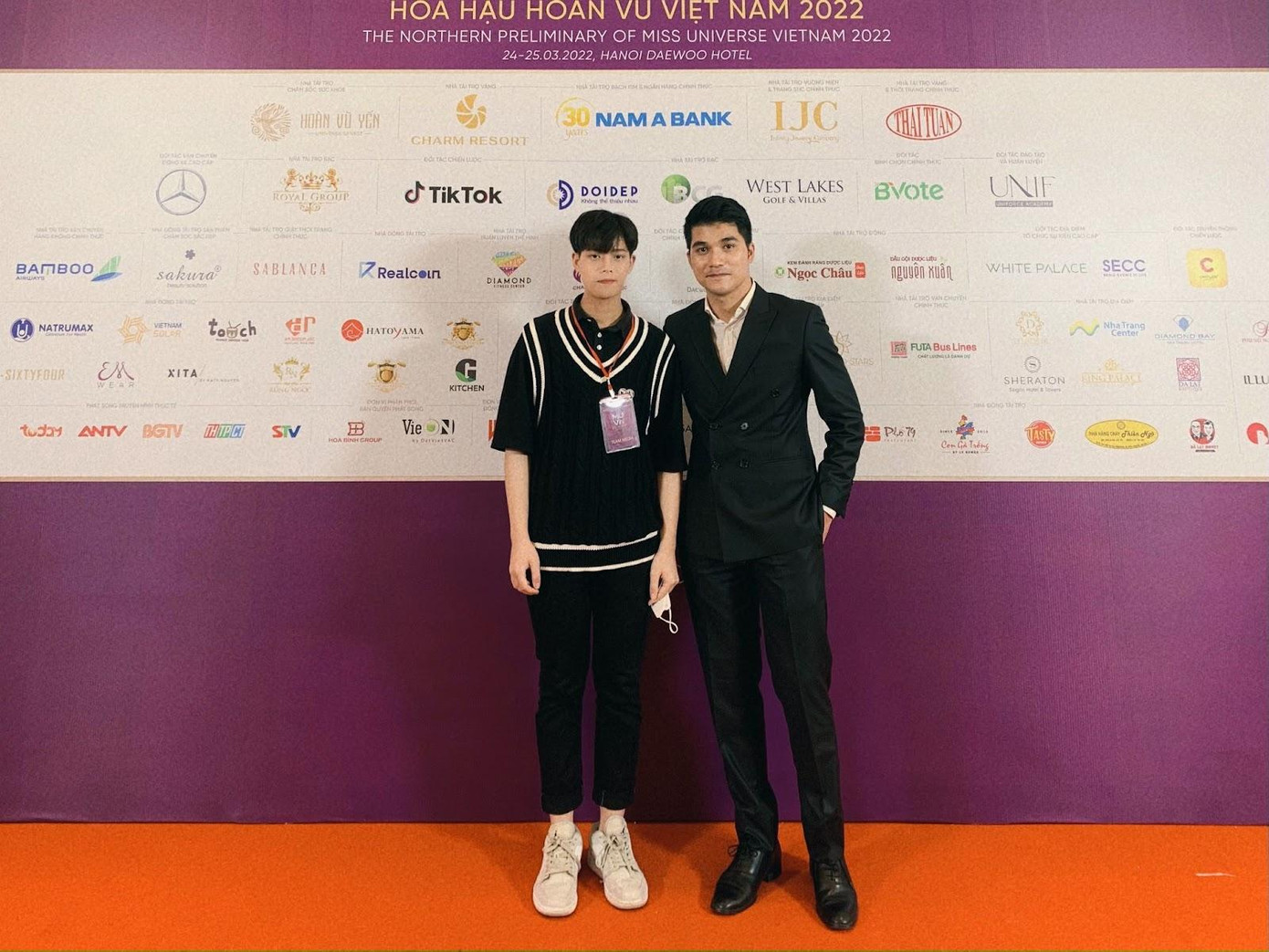 Bách tham gia Vòng Sơ khảo Hoa hậu Hoàn vũ Việt Nam 2022 khu vực miền Bắc với tư cách Phóng viên. Bách tham gia Vòng Sơ khảo Hoa hậu Hoàn vũ Việt Nam 2022 khu vực miền Bắc với tư cách Phóng viên.