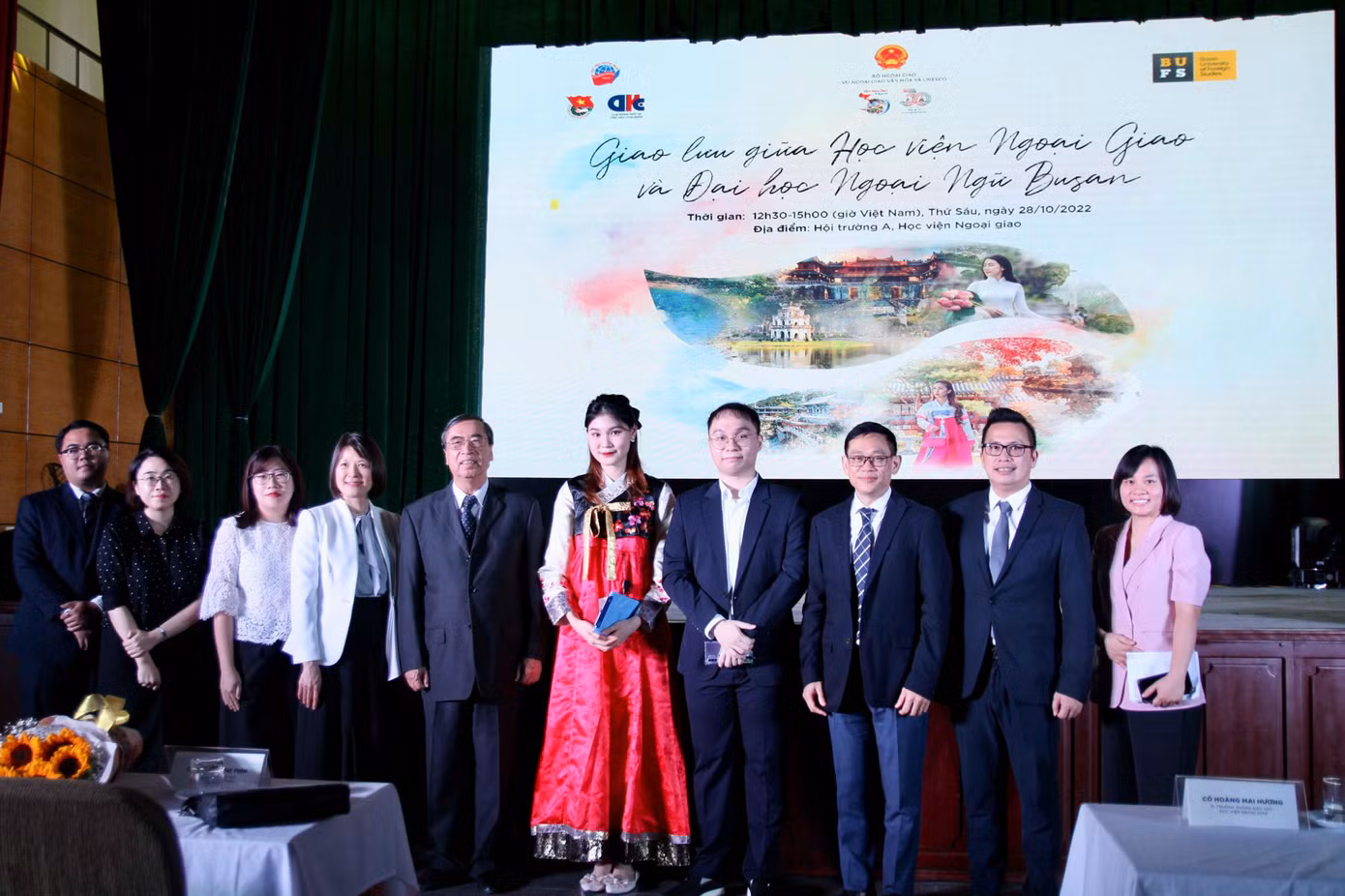 MC Giao lưu giữa Học viện Ngoại giao và Đại học Ngoại ngữ Busan Hàn Quốc.