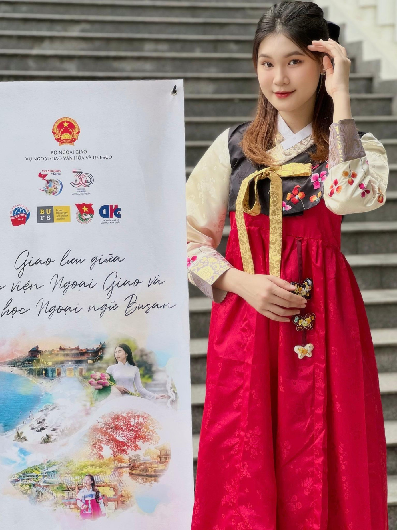 MC Giao lưu giữa Học viện Ngoại giao và Đại học Ngoại ngữ Busan Hàn Quốc. MC Giao lưu giữa Học viện Ngoại giao và Đại học Ngoại ngữ Busan Hàn Quốc.