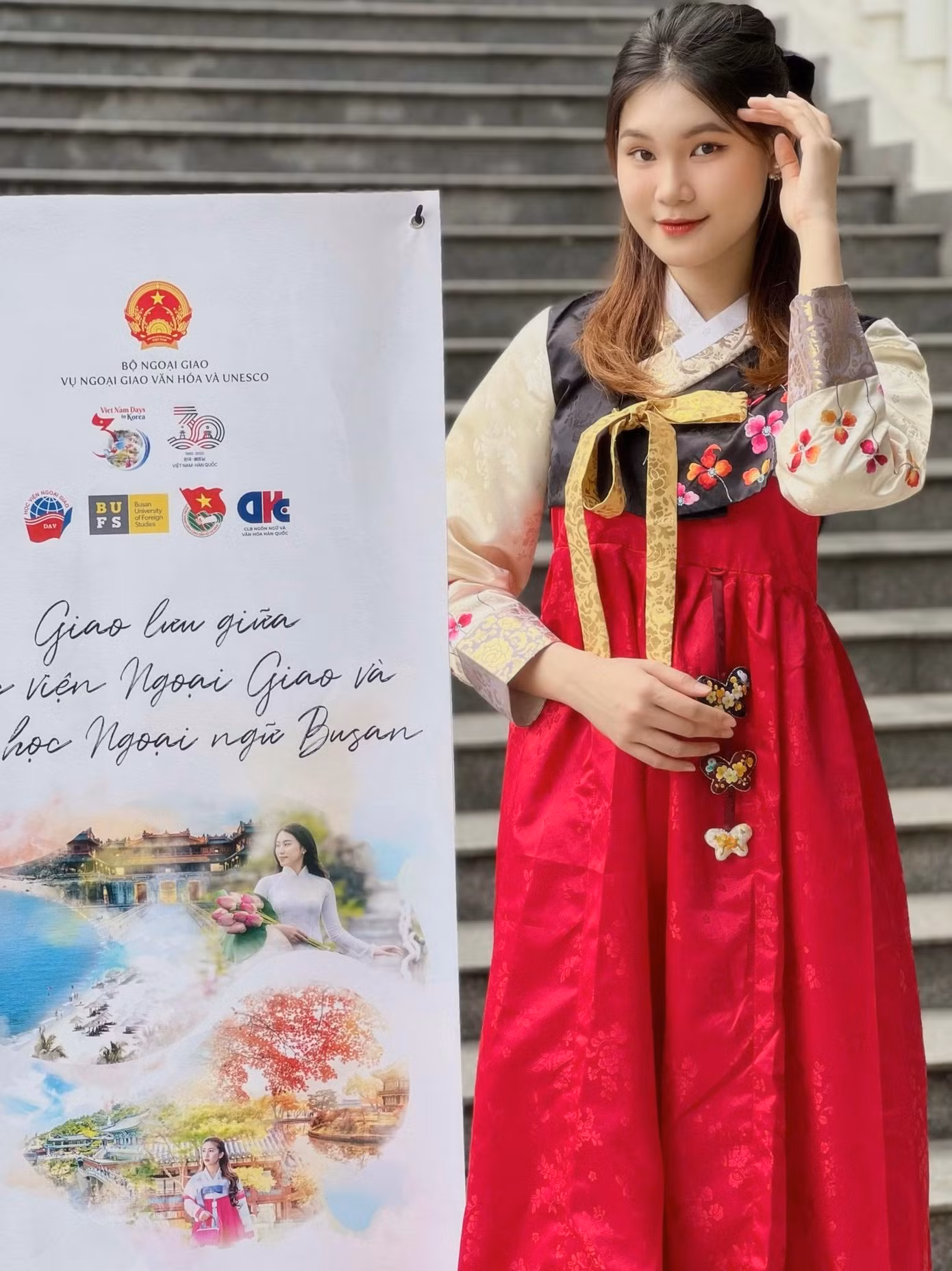 MC Giao lưu giữa Học viện Ngoại giao và Đại học Ngoại ngữ Busan Hàn Quốc.