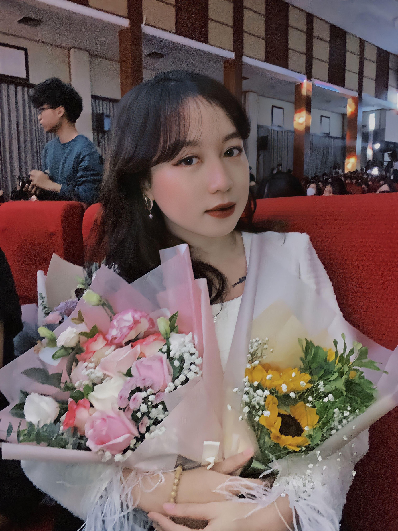 Lê Kiều Trinh (sinh năm 2001) đang là sinh viên năm cuối chuyên ngành Báo in tại Học viện Báo chí và Tuyên truyền. Lê Kiều Trinh (sinh năm 2001) đang là sinh viên năm cuối chuyên ngành Báo in tại Học viện Báo chí và Tuyên truyền.