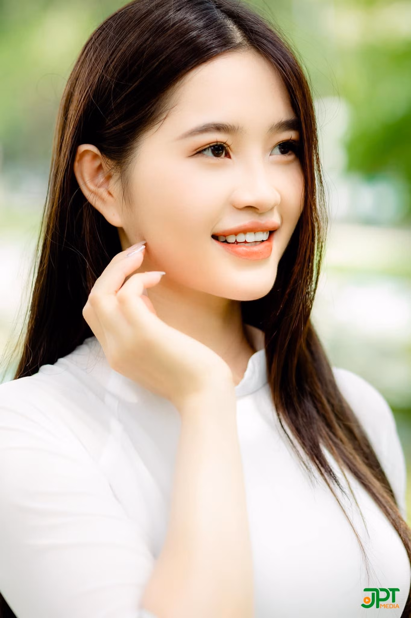 Ôn Thị Thu Hiền - sinh viên năm cuối Học viện Nông nghiệp Việt Nam. Ôn Thị Thu Hiền - sinh viên năm cuối Học viện Nông nghiệp Việt Nam.