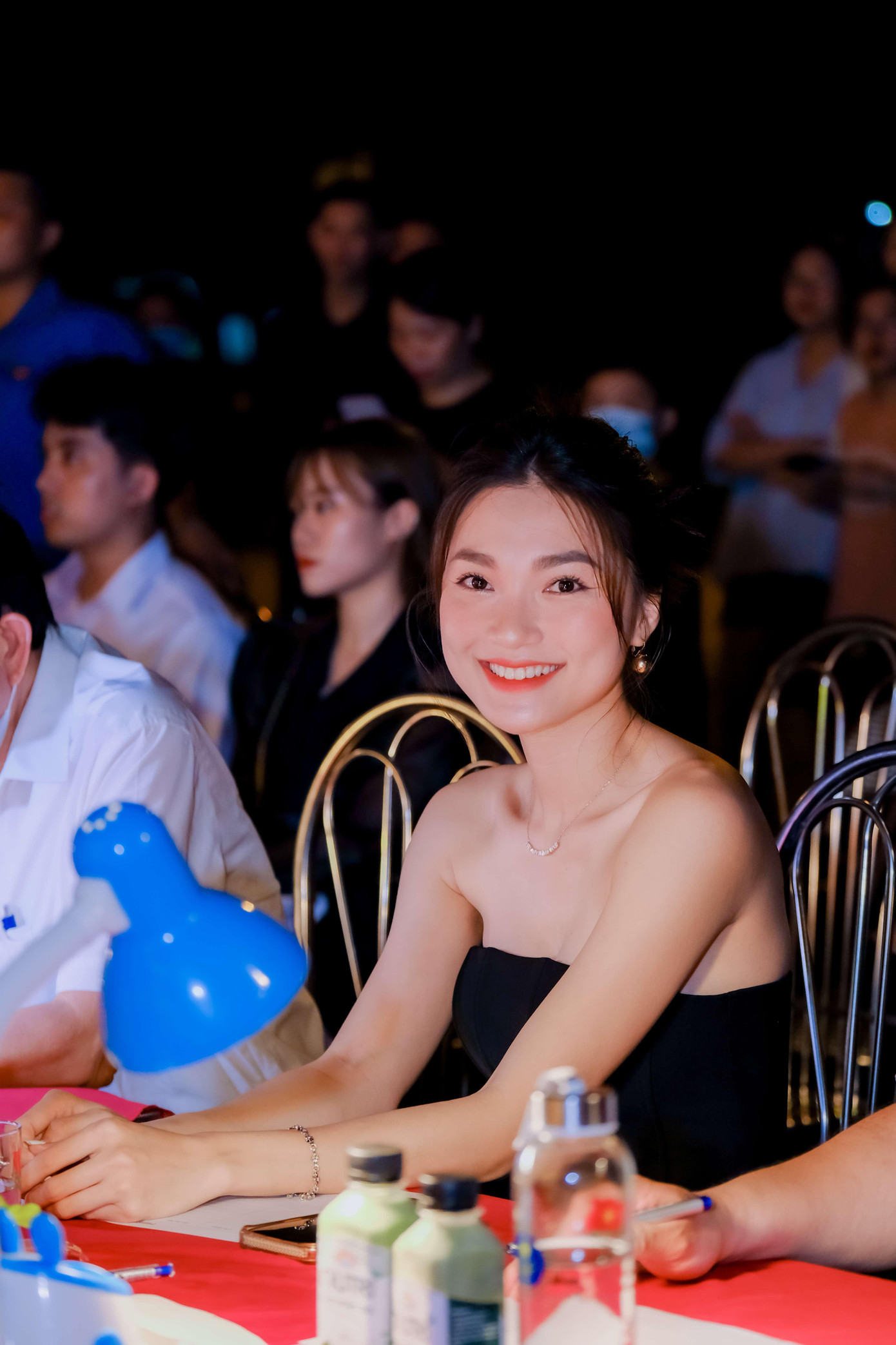 Người đẹp Ngọc Nữ - Top 10 Hoa hậu Hoàn vũ Việt Nam năm 2017 xuất hiện với vai trò là giám khảo khách mời của chương trình. Người đẹp Ngọc Nữ - Top 10 Hoa hậu Hoàn vũ Việt Nam năm 2017 xuất hiện với vai trò là giám khảo khách mời của chương trình.