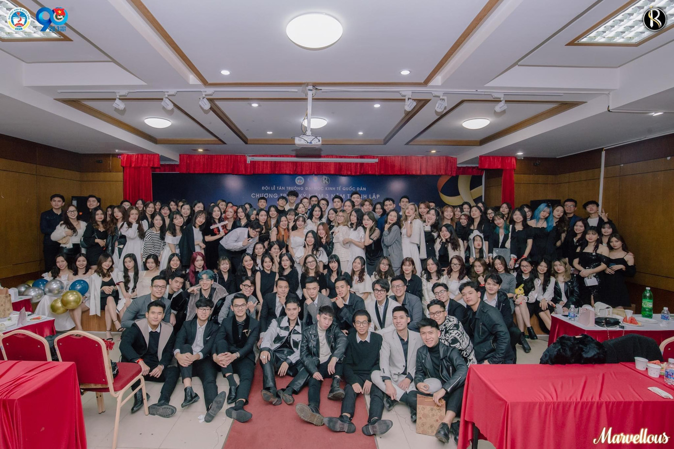 Đội Lễ tân dần trở thành đại diện cho hình ảnh sinh viên trường Kinh tế - những người trẻ thanh lịch, chuyên nghiệp nhưng không kém phần trẻ trung và năng động. Đội Lễ tân dần trở thành đại diện cho hình ảnh sinh viên trường Kinh tế - những người trẻ thanh lịch, chuyên nghiệp nhưng không kém phần trẻ trung và năng động.