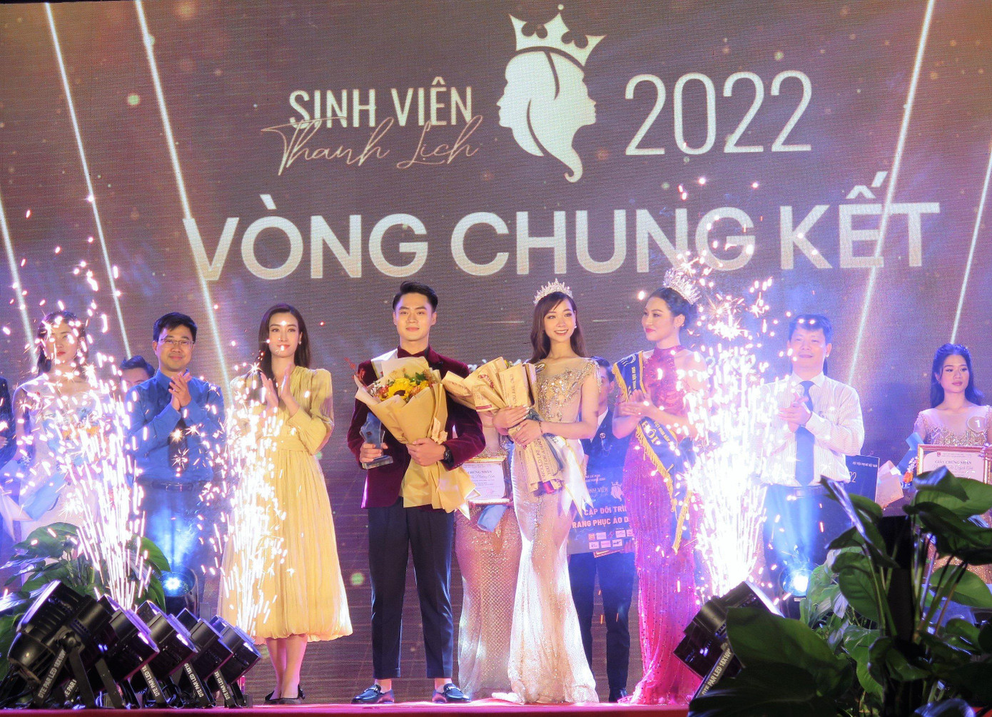 Trần Quang Tú - Học viện Tòa Án và Lưu An Phương - Học viện Phụ nữ Việt Nam xuất sắc giành giải cao nhất tại cuộc thi.