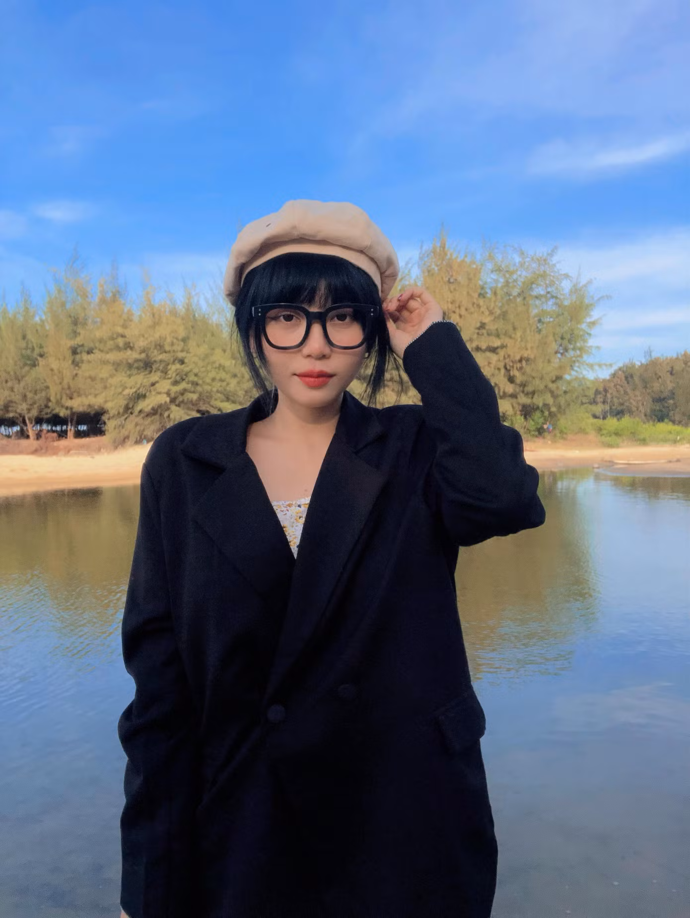 Dù là một “tay máy” mới trong “làng” Nhiếp ảnh, nhưng Thảo Trinh khiến nhiều người ấn tượng với không chỉ ở tài năng mà còn bởi sự quyết tâm của cô với nghề. Dù là một “tay máy” mới trong “làng” Nhiếp ảnh, nhưng Thảo Trinh khiến nhiều người ấn tượng với không chỉ ở tài năng mà còn bởi sự quyết tâm của cô với nghề.