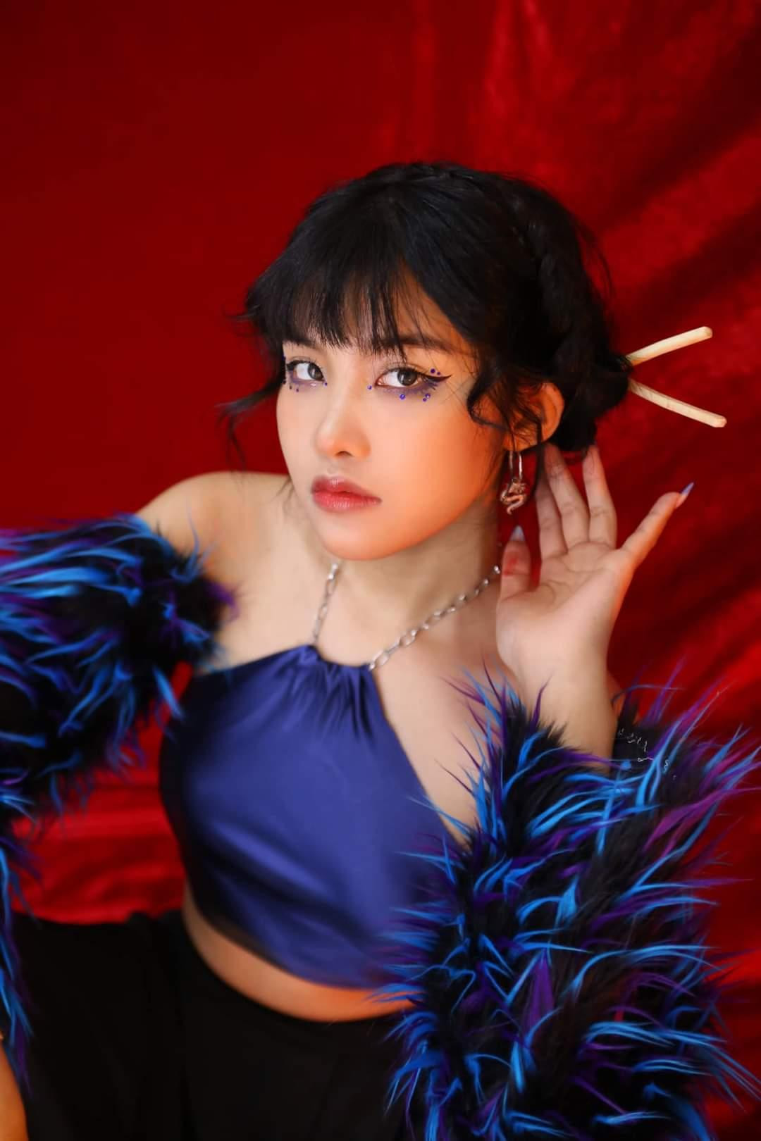 Nguyễn Thị Thu Trang, sinh viên năm tư ngành Thời trang Đại học Kiến trúc Hà Nội. Nguyễn Thị Thu Trang, sinh viên năm tư ngành Thời trang Đại học Kiến trúc Hà Nội.