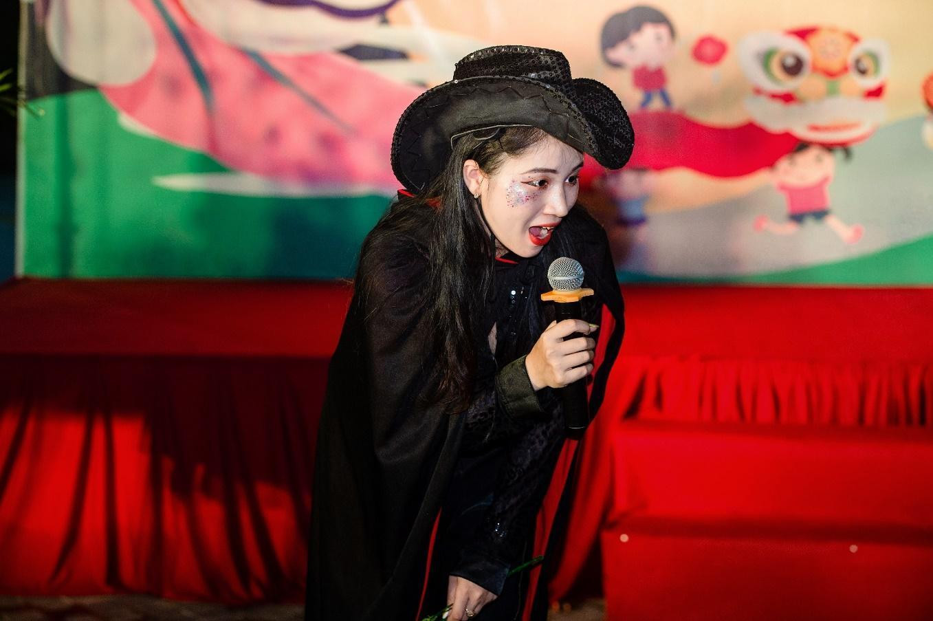 Cô bạn thử sức với vai diễn Phù Thủy trong chương trình Đêm Trăng Cổ Tích – The Park Home.