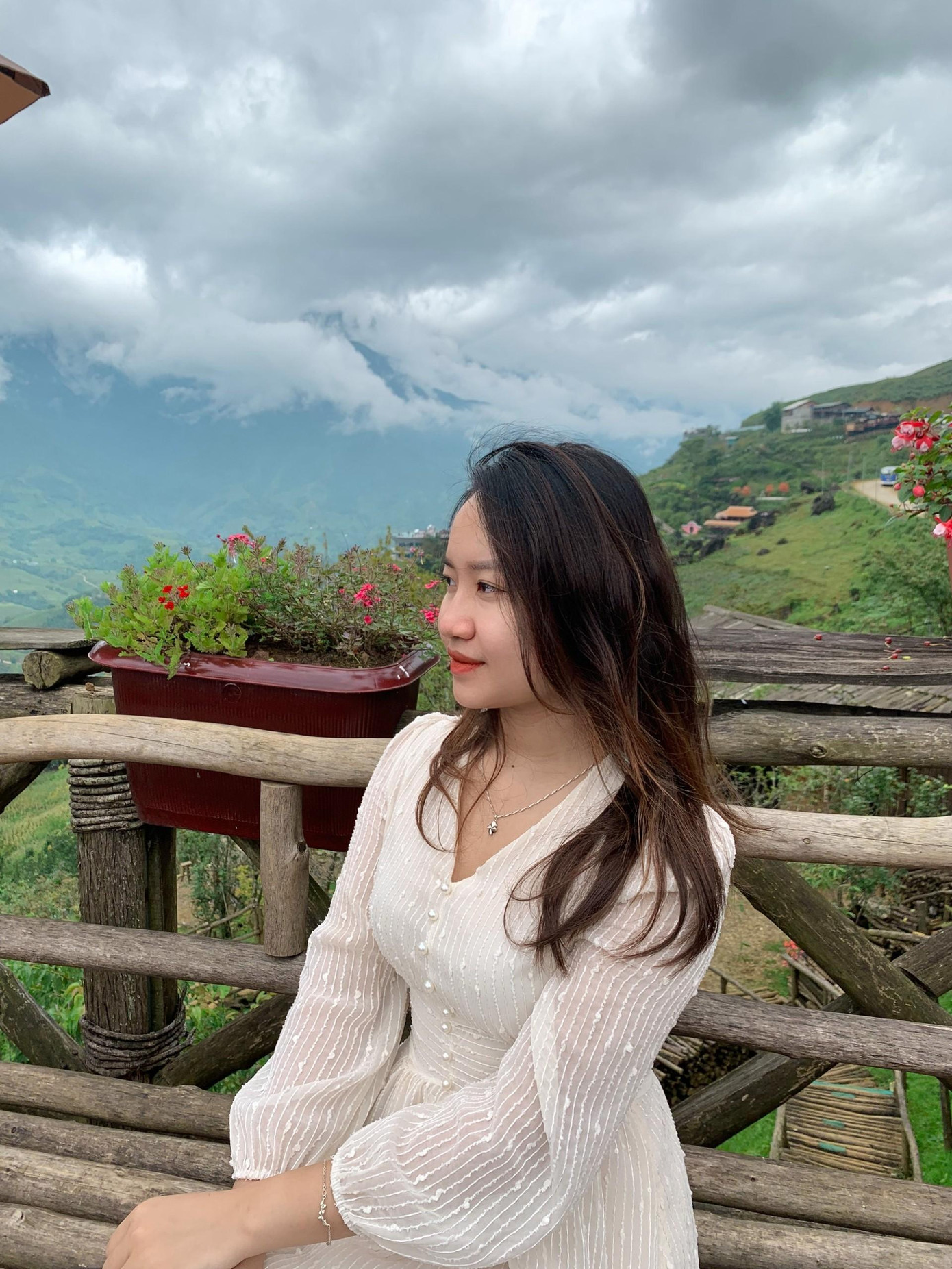 Cô nàng cùng bạn bè quốc tế đã lên lịch vui chơi và khám phá nước bạn vào những ngày tới. Cô nàng cùng bạn bè quốc tế đã lên lịch vui chơi và khám phá nước bạn vào những ngày tới.