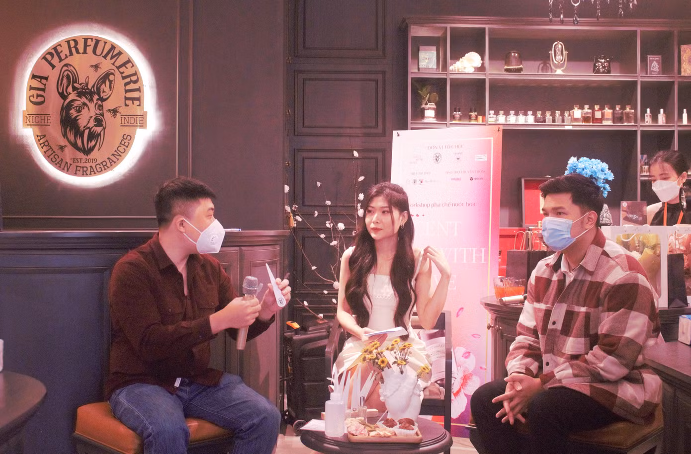 Từ trái sang phải: chuyên gia Đinh Quang Phú, MC Khánh An và anh Việt Anh Pí Po.