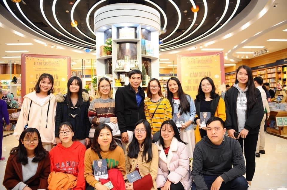 Nguyên tham gia sự kiện ra mắt sách của TS Lê Thẩm Dương. Nguyên tham gia sự kiện ra mắt sách của TS Lê Thẩm Dương.