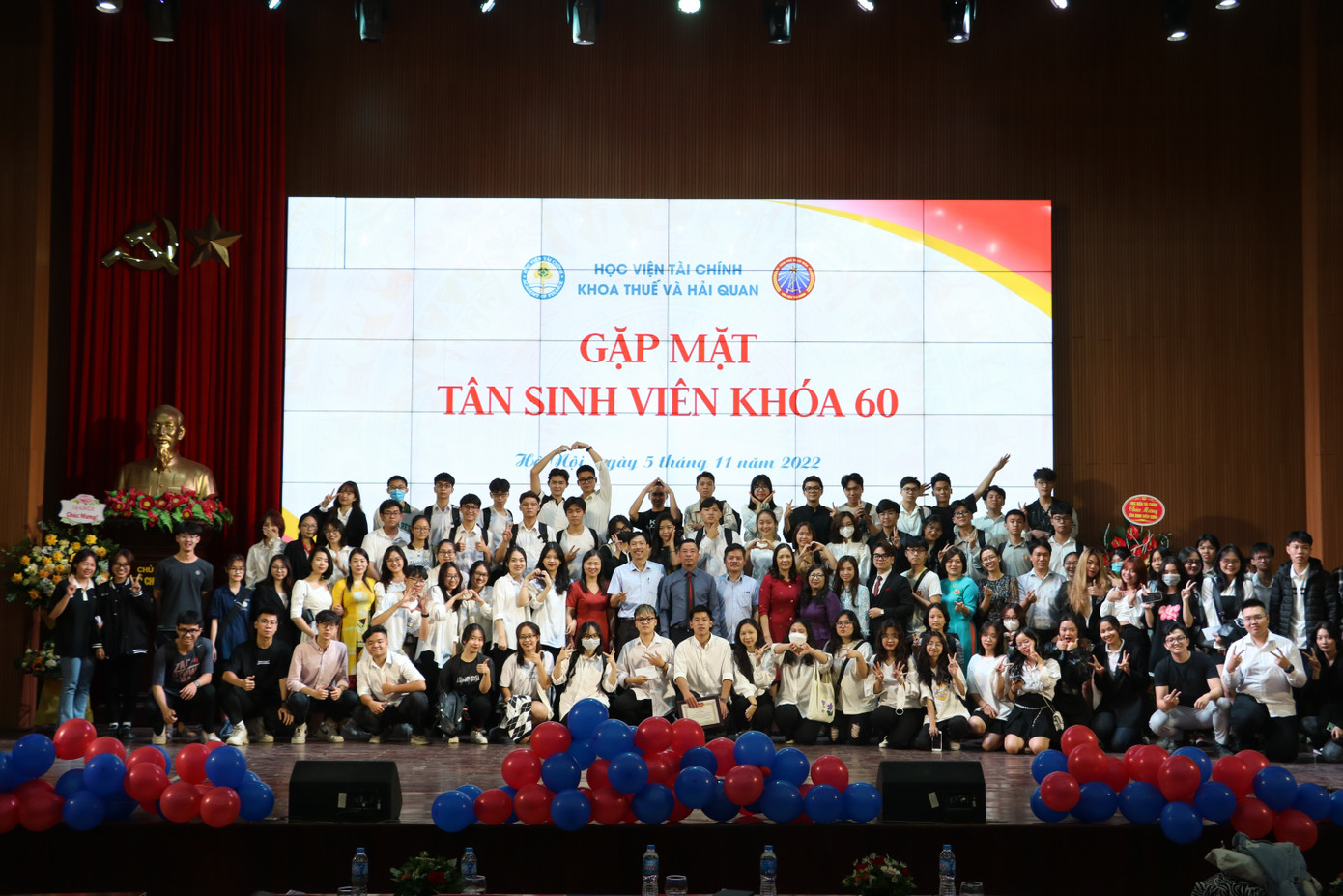 Gặp mặt tân sinh viên khóa 60 khoa Thuế và Hải Quan. Gặp mặt tân sinh viên khóa 60 khoa Thuế và Hải Quan.