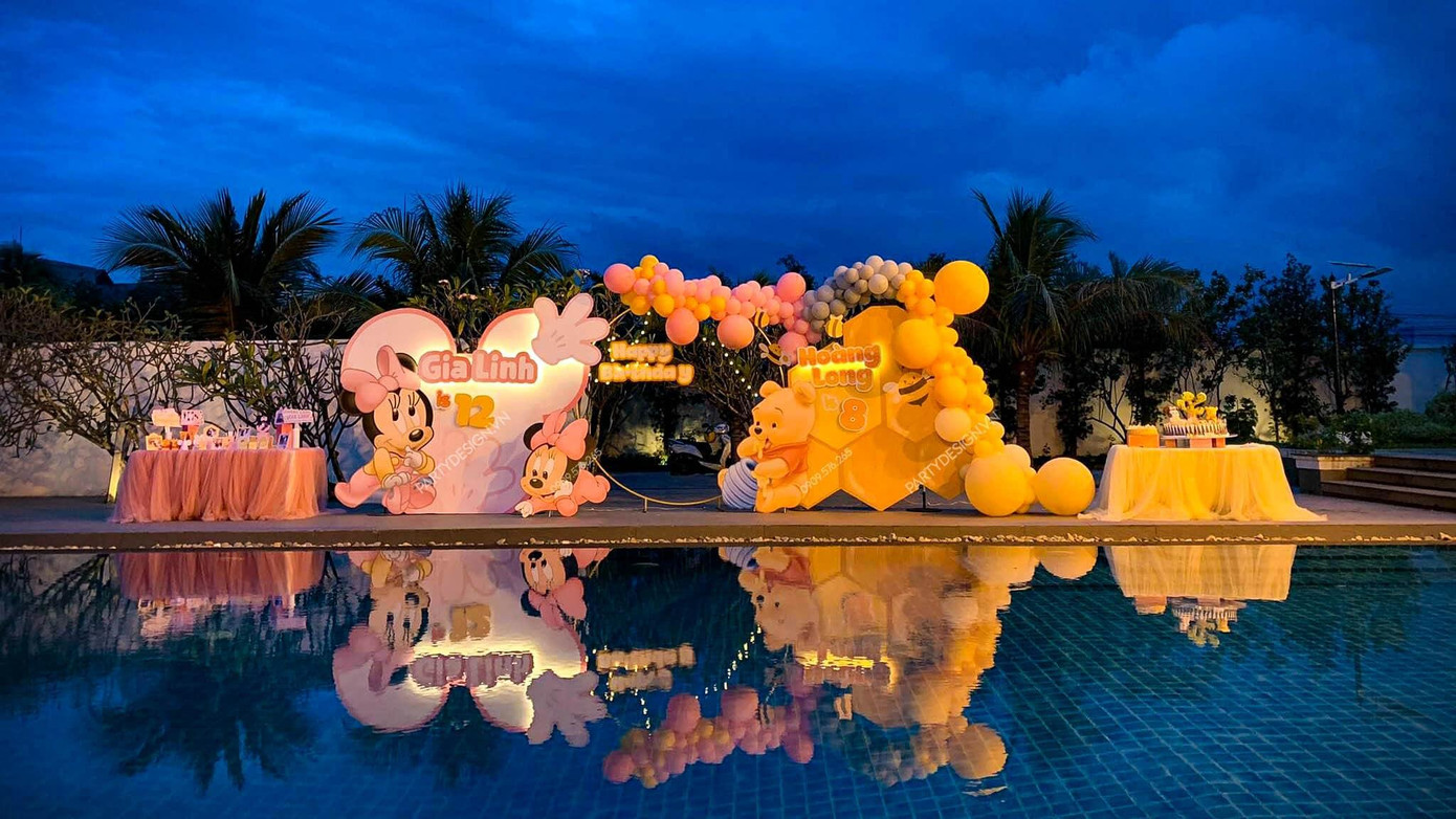 Tiệc hồ bơi buổi tối (Ảnh: Facebook Tuyền Nguyễn). Tiệc hồ bơi buổi tối (Ảnh: Facebook Tuyền Nguyễn).