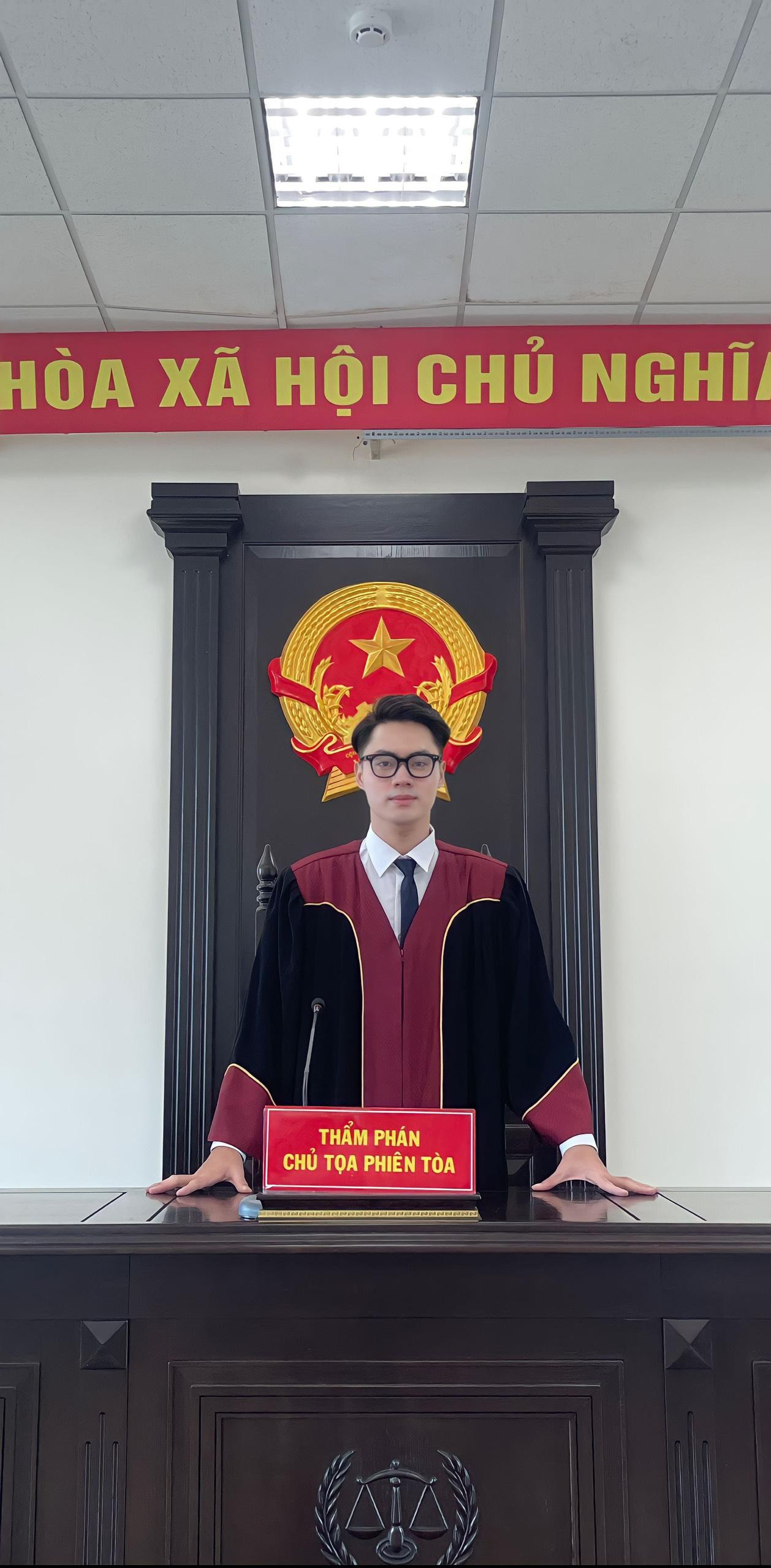 Quang Tú mong muốn trong tương lai sẽ gia nhập hệ thống đội ngũ Tòa án nhân dân, chính thức được bước vào con đường đấu tranh cho công lý xã hội.