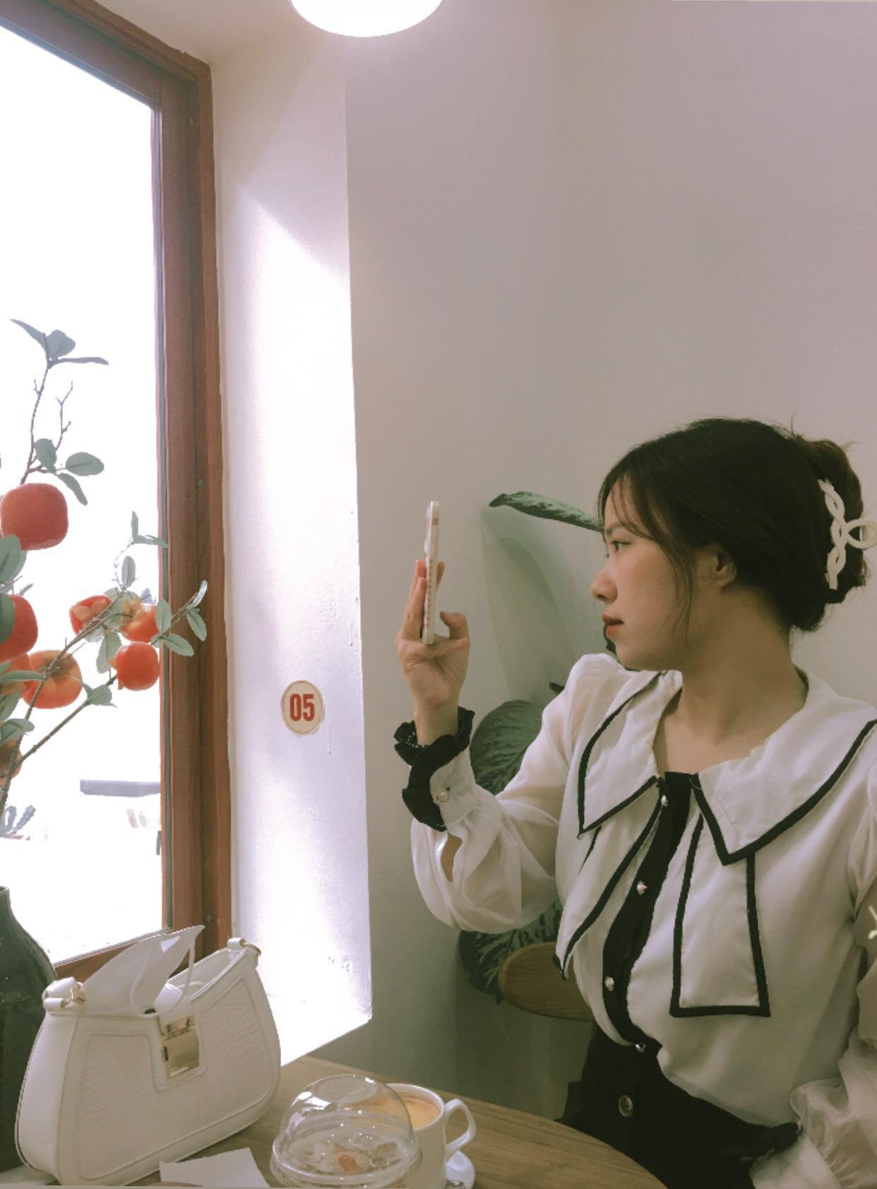 Với Quỳnh: "Chỉ cần bạn còn một trái tim cầu tiến và luôn hướng về phía trước, tương lai tươi đẹp sẽ tìm đến. Không khi nào là quá trễ để cố gắng. Chúng ta đều có thể làm được!" Với Quỳnh: "Chỉ cần bạn còn một trái tim cầu tiến và luôn hướng về phía trước, tương lai tươi đẹp sẽ tìm đến. Không khi nào là quá trễ để cố gắng. Chúng ta đều có thể làm được!"