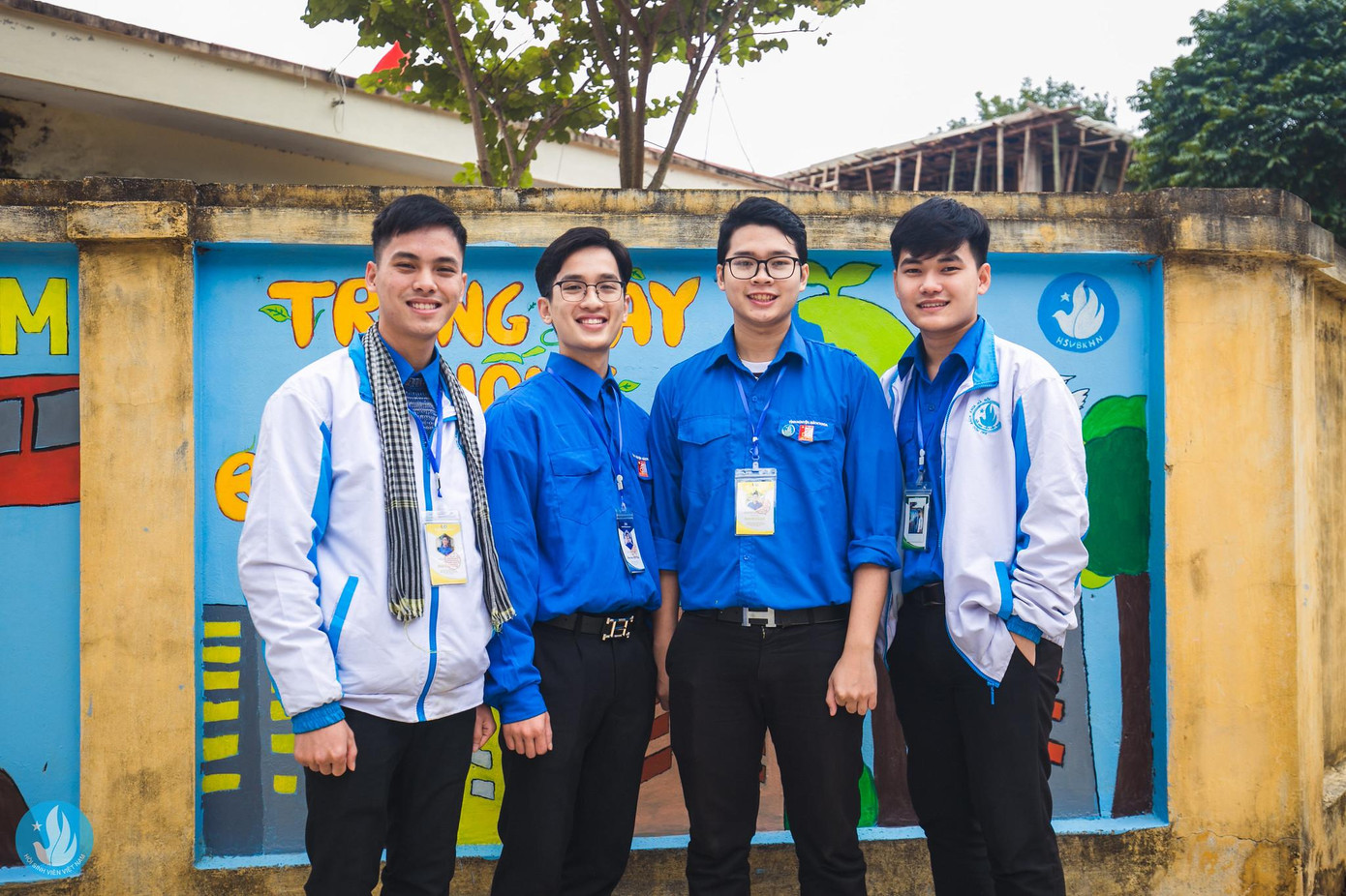 Ngô Sơn tham gia Tình nguyện mùa Đông năm 2020 - chụp cùng thường trực Hội Sinh viên trường khoá XXI. Ngô Sơn tham gia Tình nguyện mùa Đông năm 2020 - chụp cùng thường trực Hội Sinh viên trường khoá XXI.